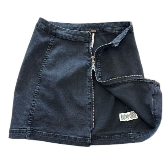 Free People Denim Mini Skirt Black High Waist Full Zip Side Slit Women’s Size 4 - Picture 2 of 6